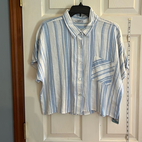 Ci sono-M-White/blue stripes-short sleeve linen blend, cropped, button down top. - Picture 1 of 11